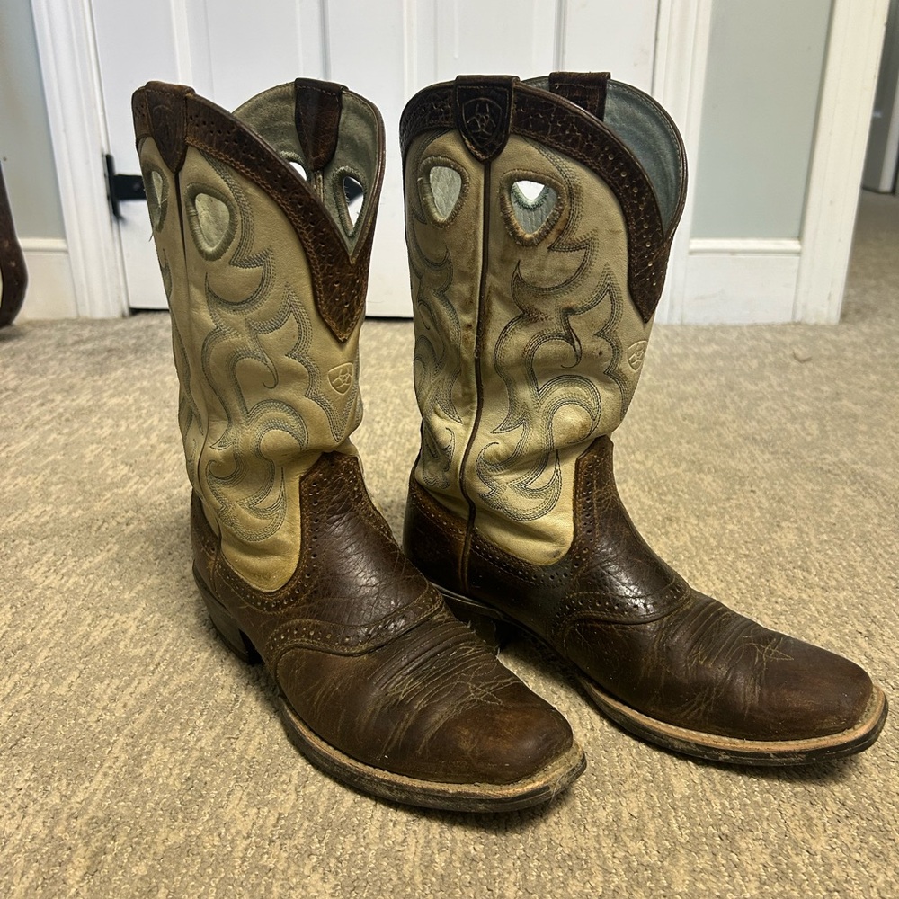 Women’s Araitt cowgirl boots 6.5